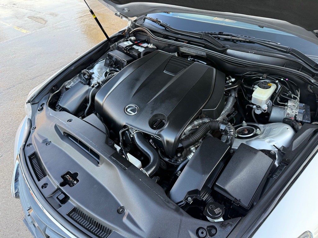2015 Lexus IS Image 36