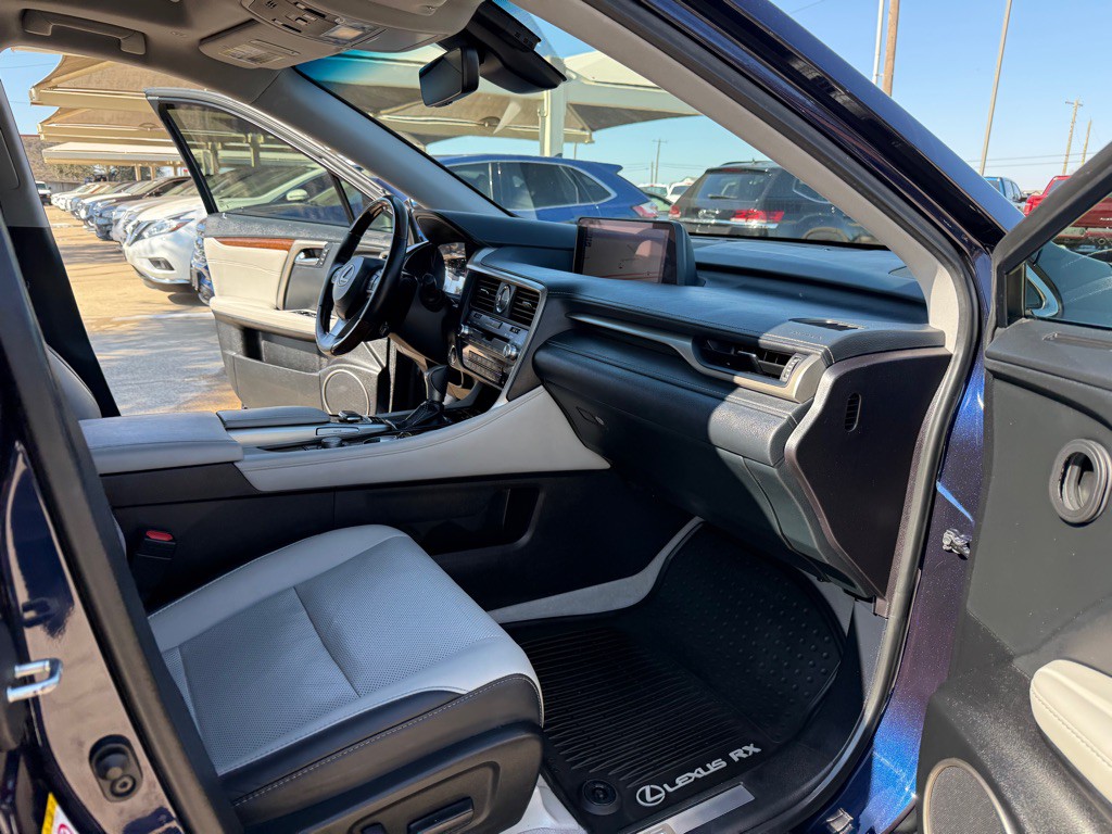 2017 Lexus RX Image 16