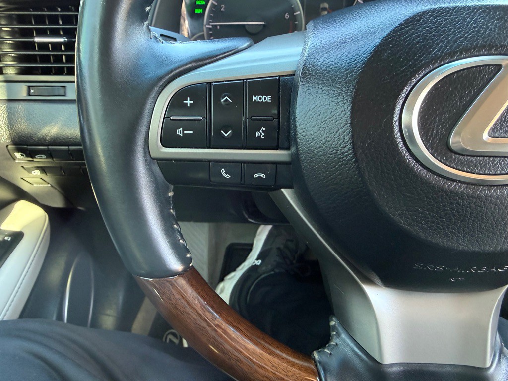 2017 Lexus RX Image 35