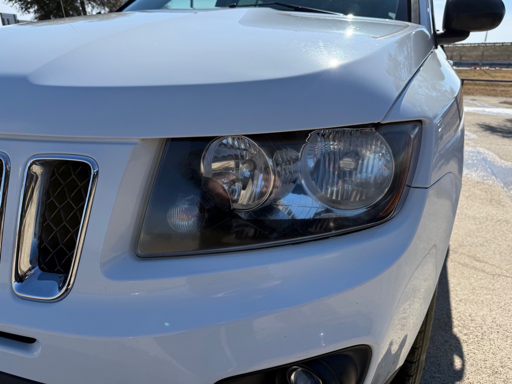 2015 Jeep Compass Image 10