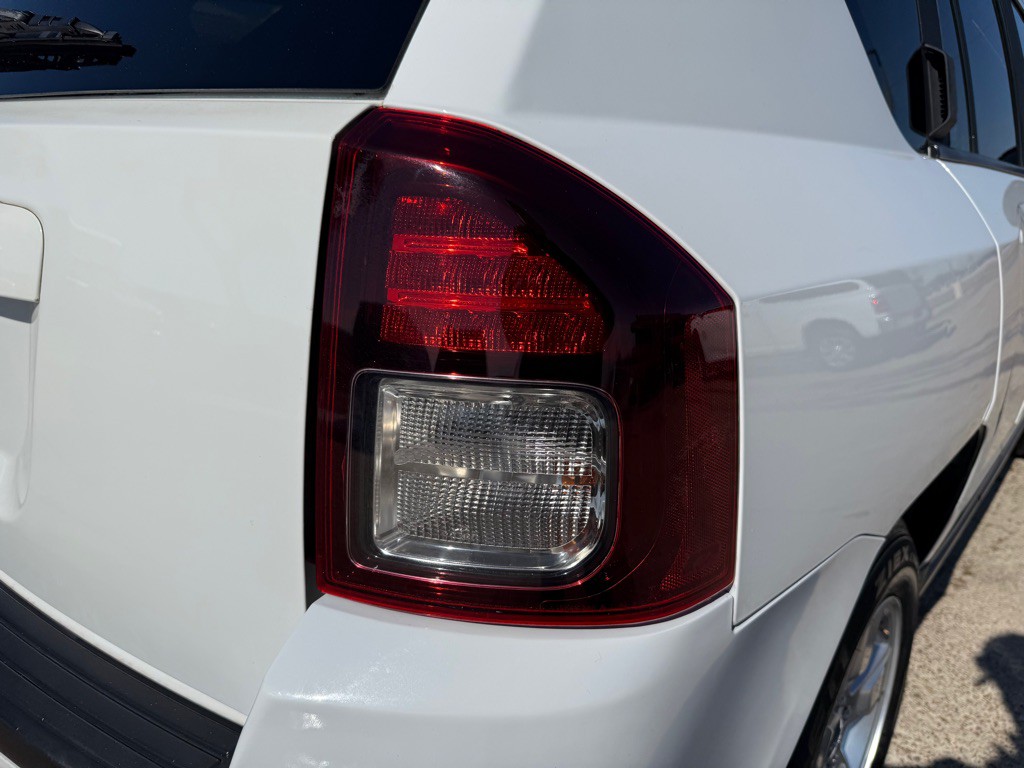 2015 Jeep Compass Image 11