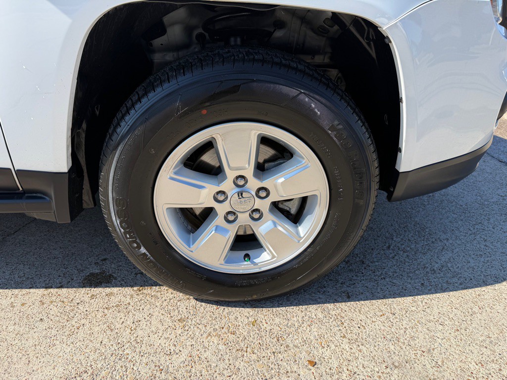 2015 Jeep Compass Image 12