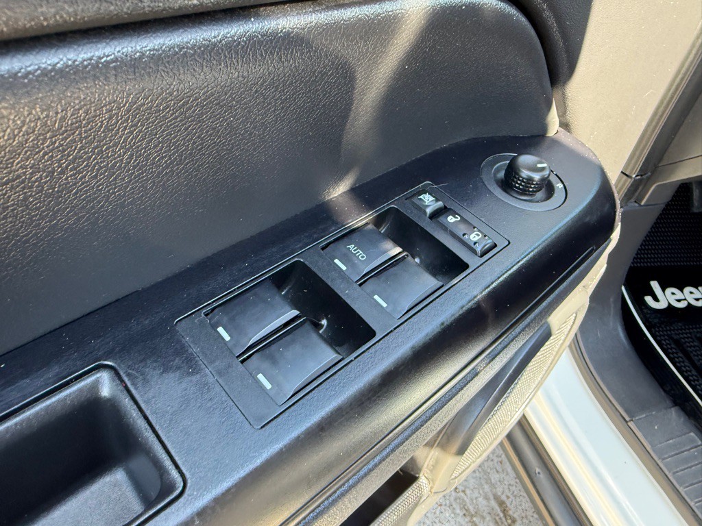 2015 Jeep Compass Image 22