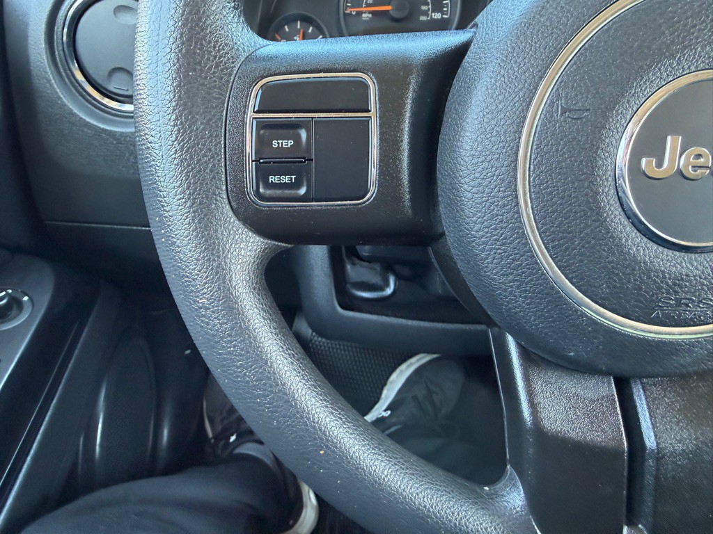 2015 Jeep Compass Image 24