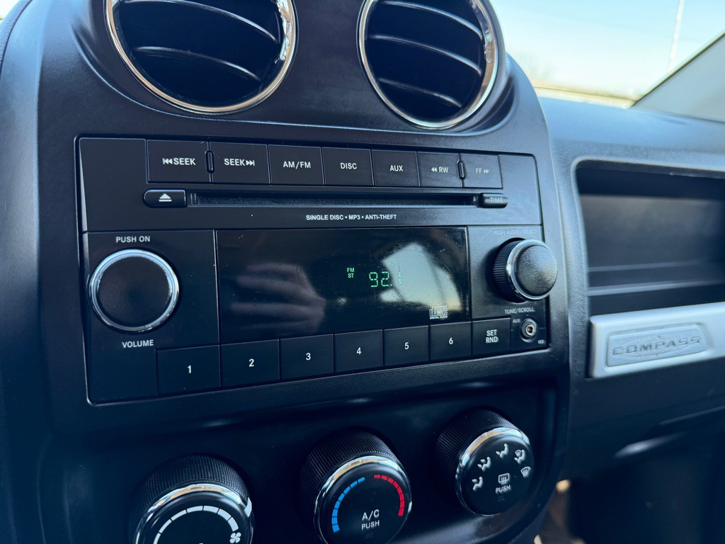 2015 Jeep Compass Image 28