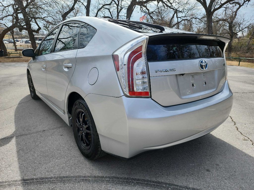 2013 Toyota Prius Image 5