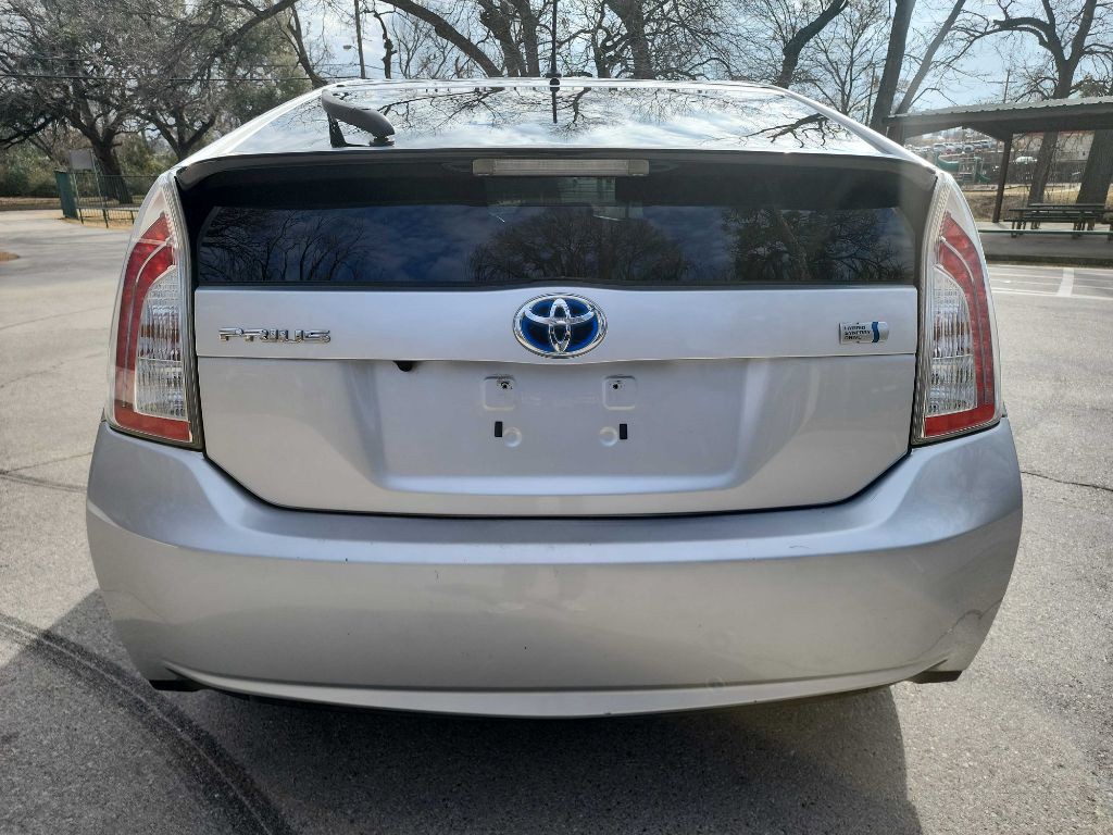2013 Toyota Prius Image 6