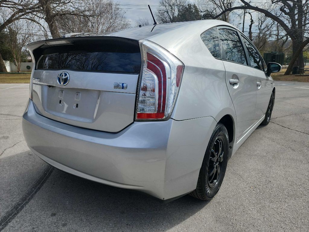 2013 Toyota Prius Image 8