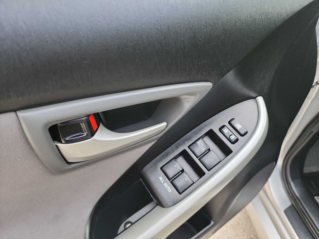 2013 Toyota Prius Image 13