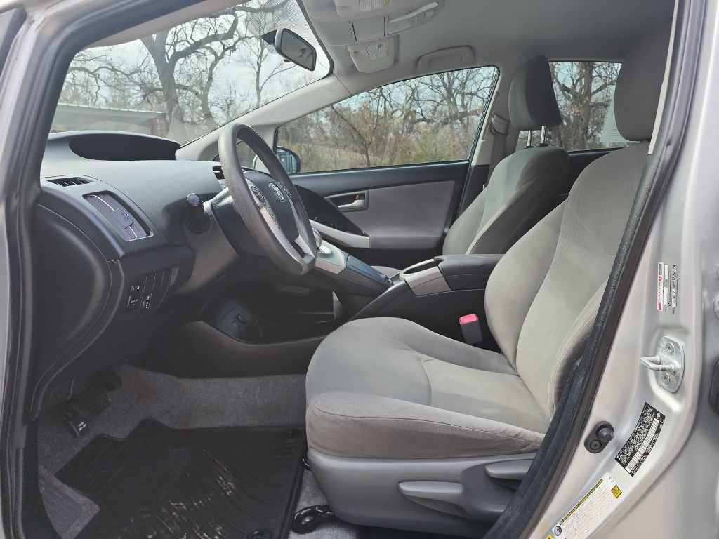 2013 Toyota Prius Image 14