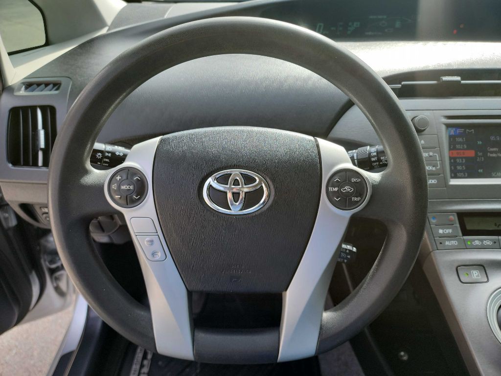 2013 Toyota Prius Image 15