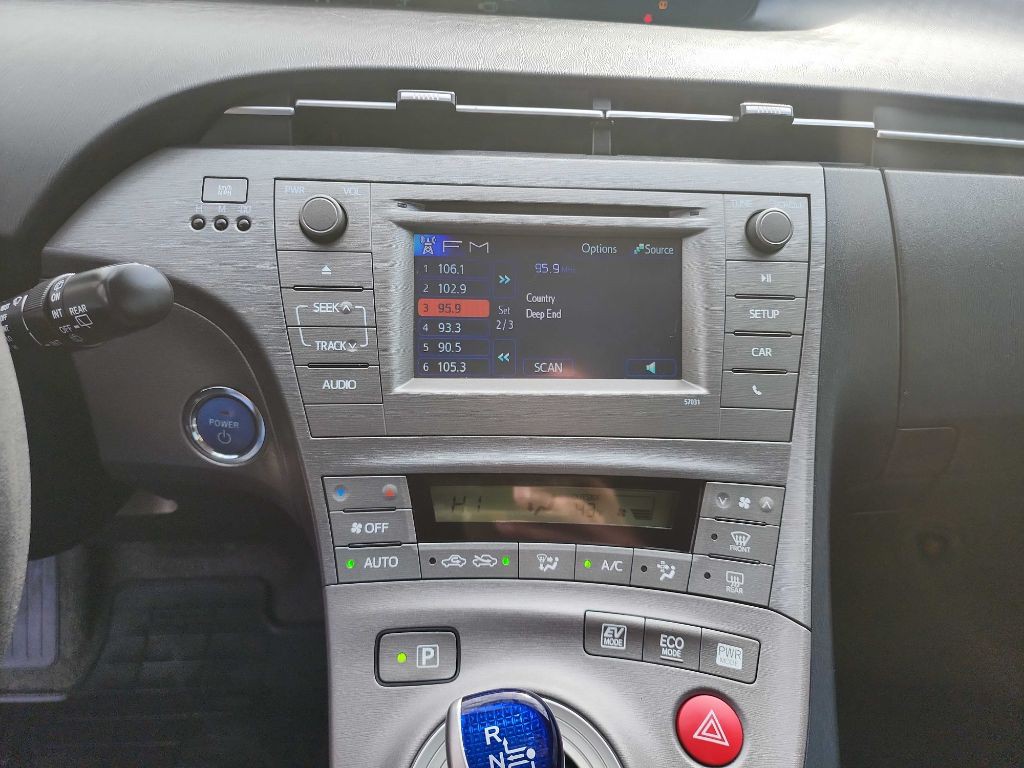 2013 Toyota Prius Image 17