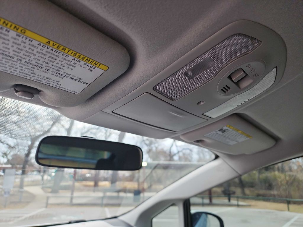 2013 Toyota Prius Image 21