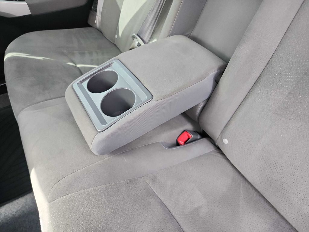 2013 Toyota Prius Image 24