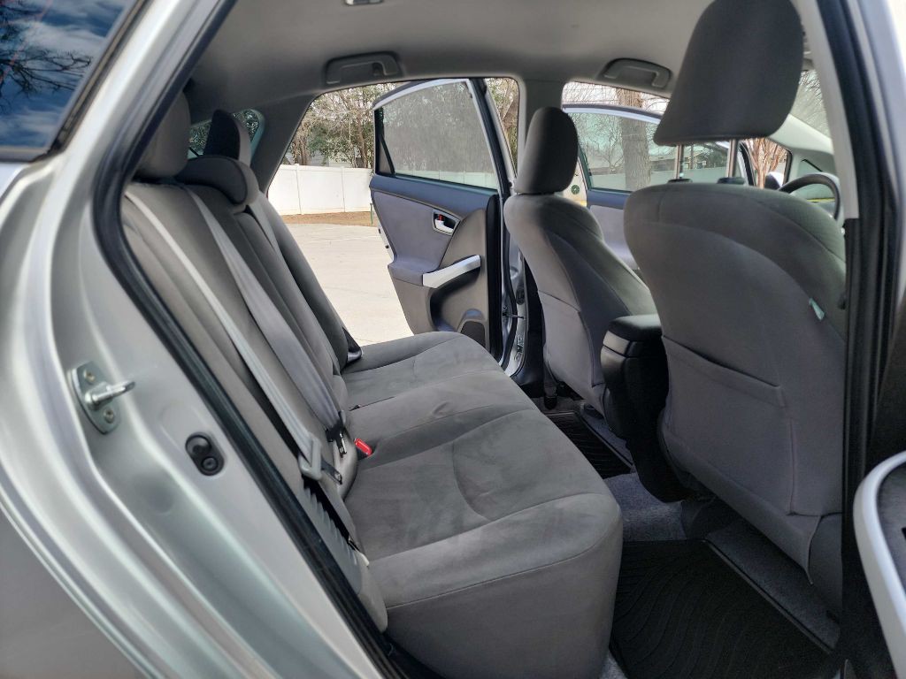 2013 Toyota Prius Image 25