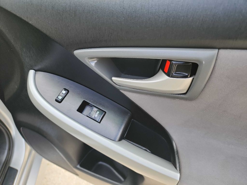 2013 Toyota Prius Image 28