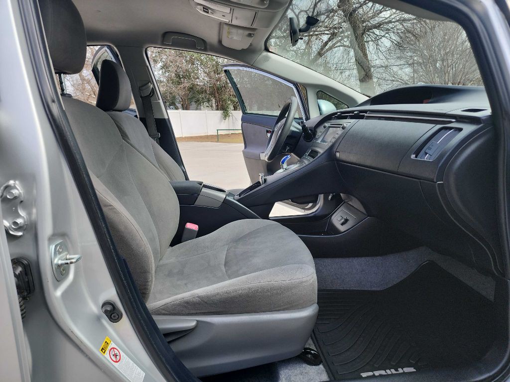 2013 Toyota Prius Image 29