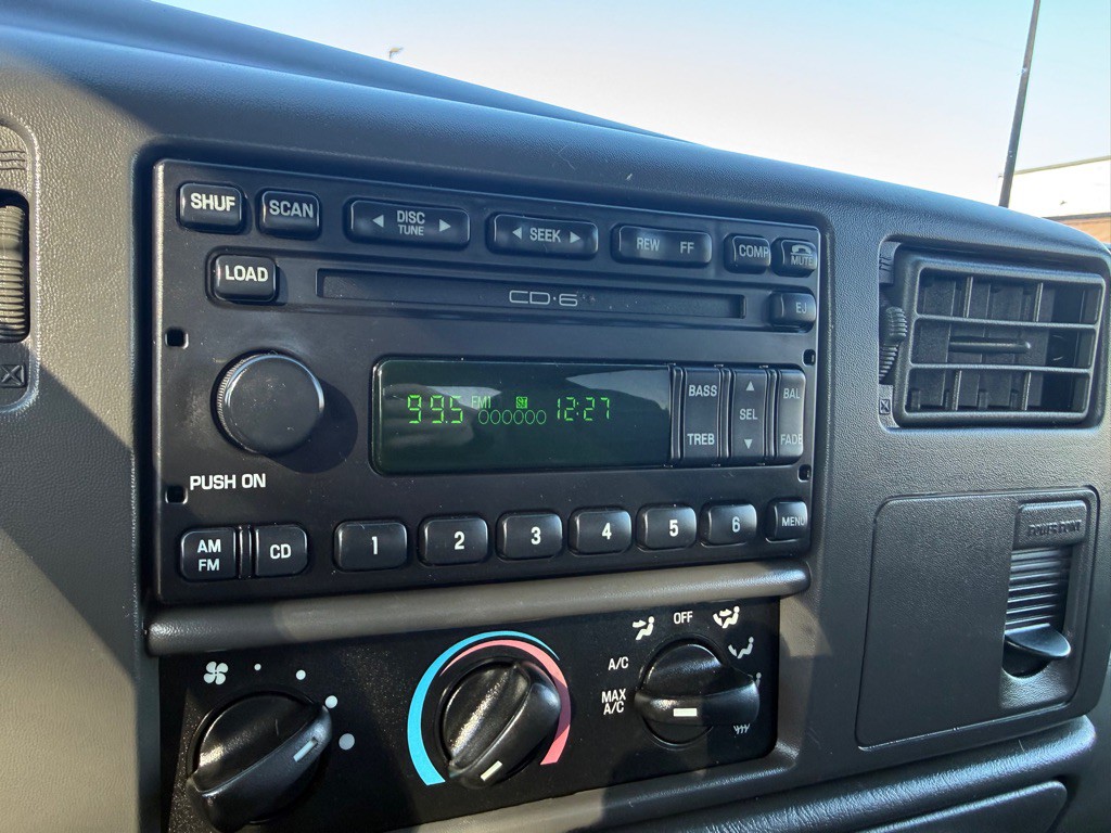 2003 Ford F-250 Image 21