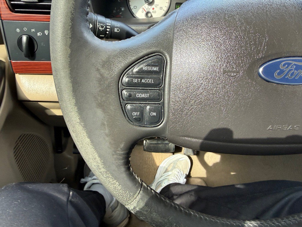 2005 Ford F-250 Image 28