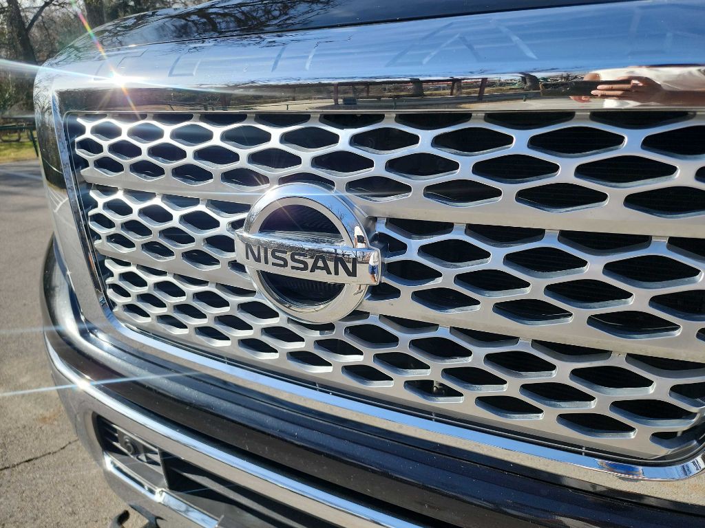 2016 Nissan Titan Image 5