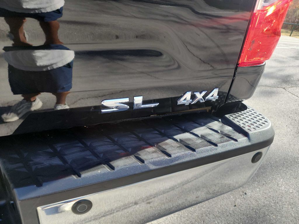 2016 Nissan Titan Image 9