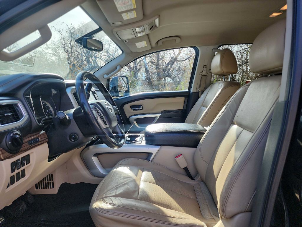 2016 Nissan Titan Image 19