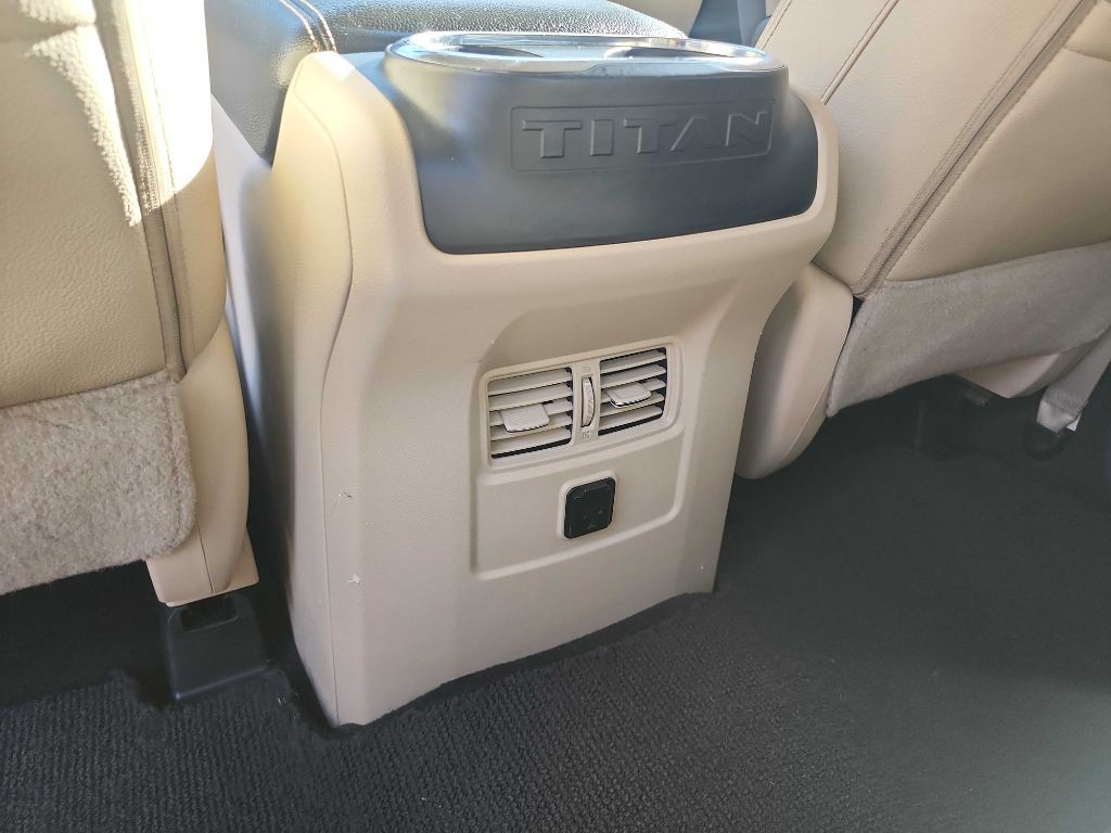 2016 Nissan Titan Image 34