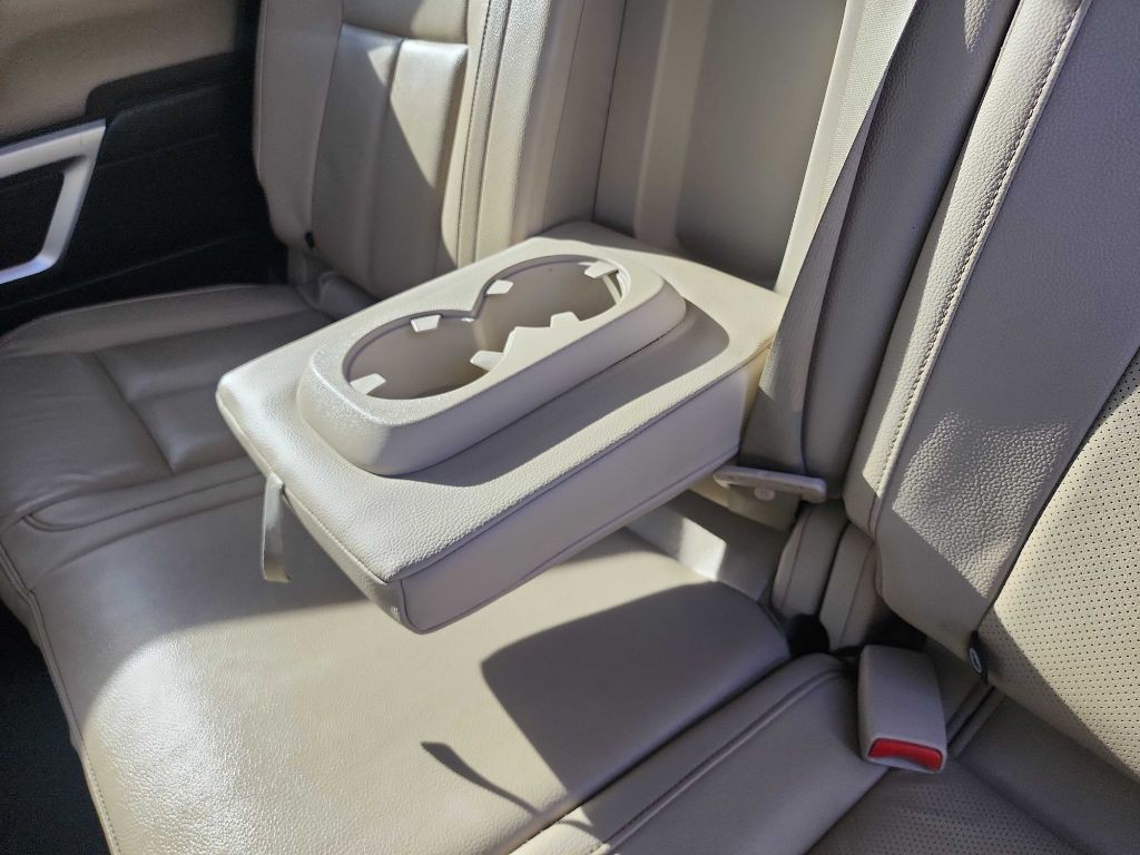 2016 Nissan Titan Image 35