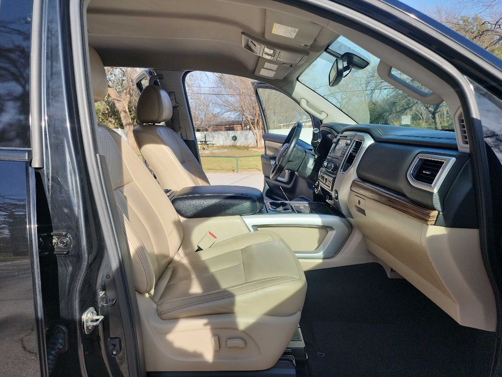 2016 Nissan Titan Image 41
