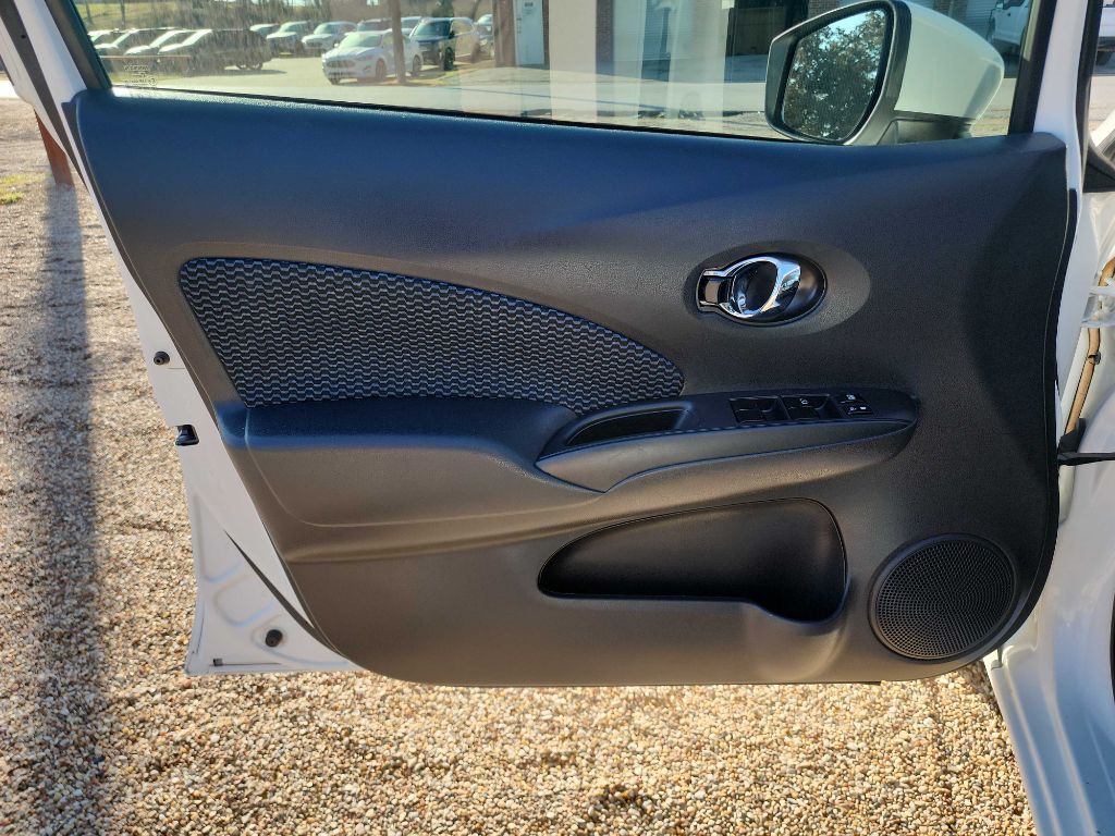 2015 Nissan Versa Image 12