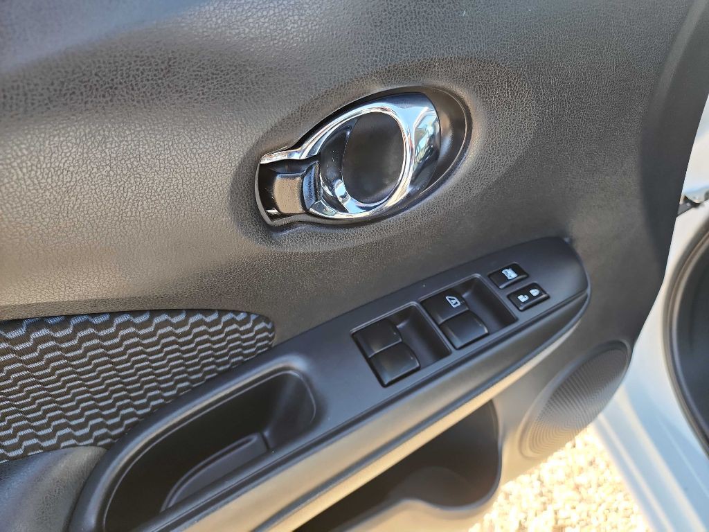 2015 Nissan Versa Image 13