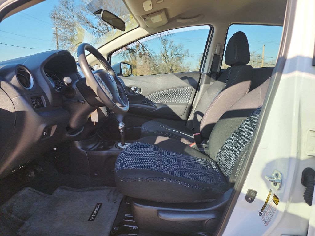 2015 Nissan Versa Image 14