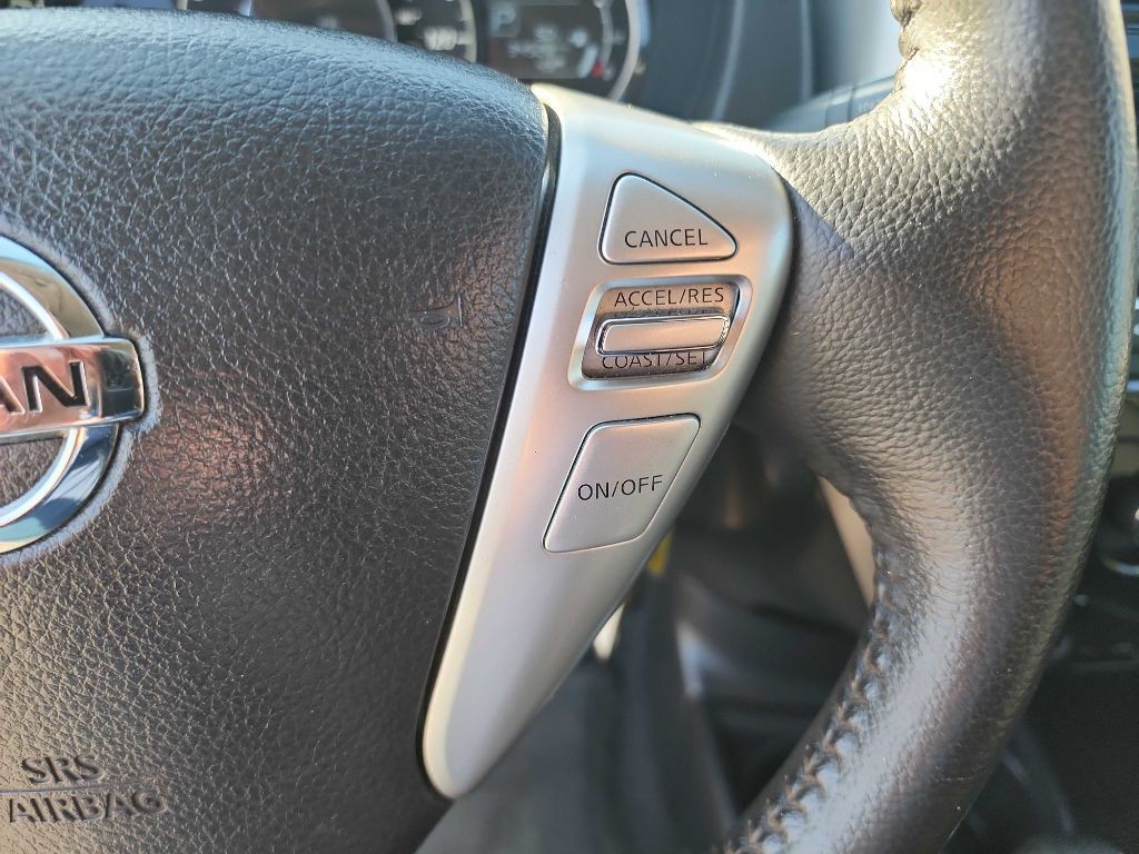 2015 Nissan Versa Image 17