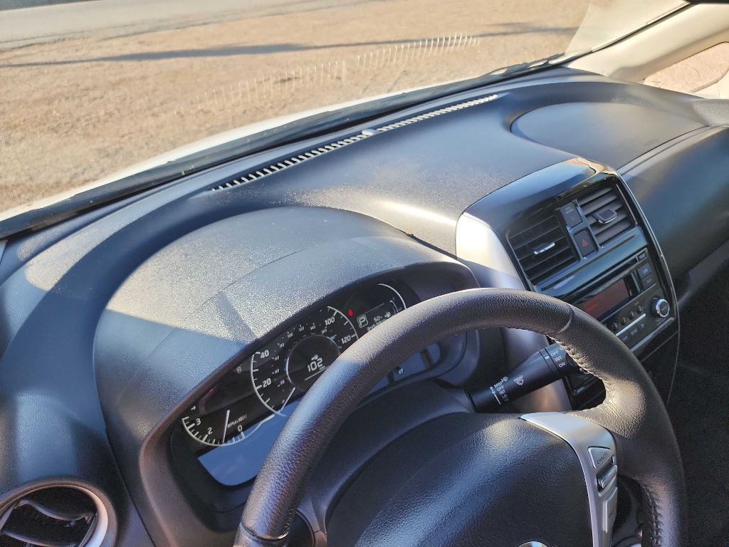 2015 Nissan Versa Image 19