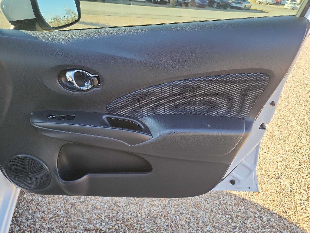 2015 Nissan Versa Image 30