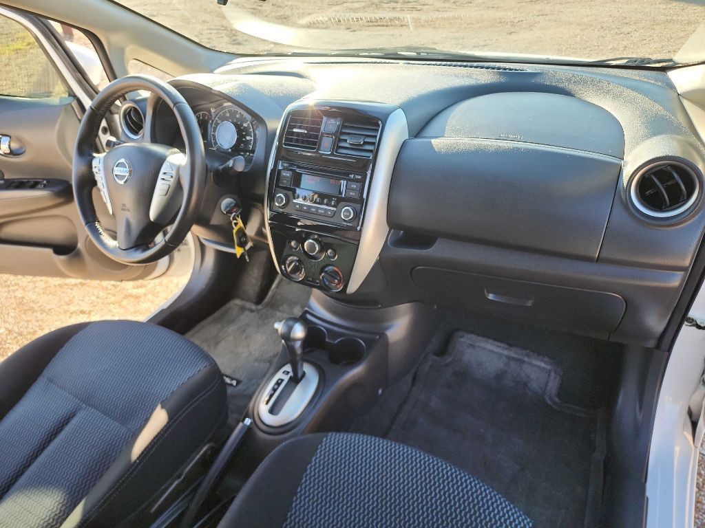 2015 Nissan Versa Image 33