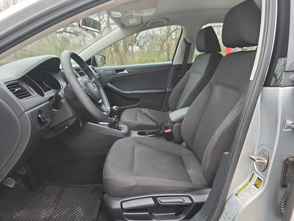2015 Volkswagen Jetta Image 12