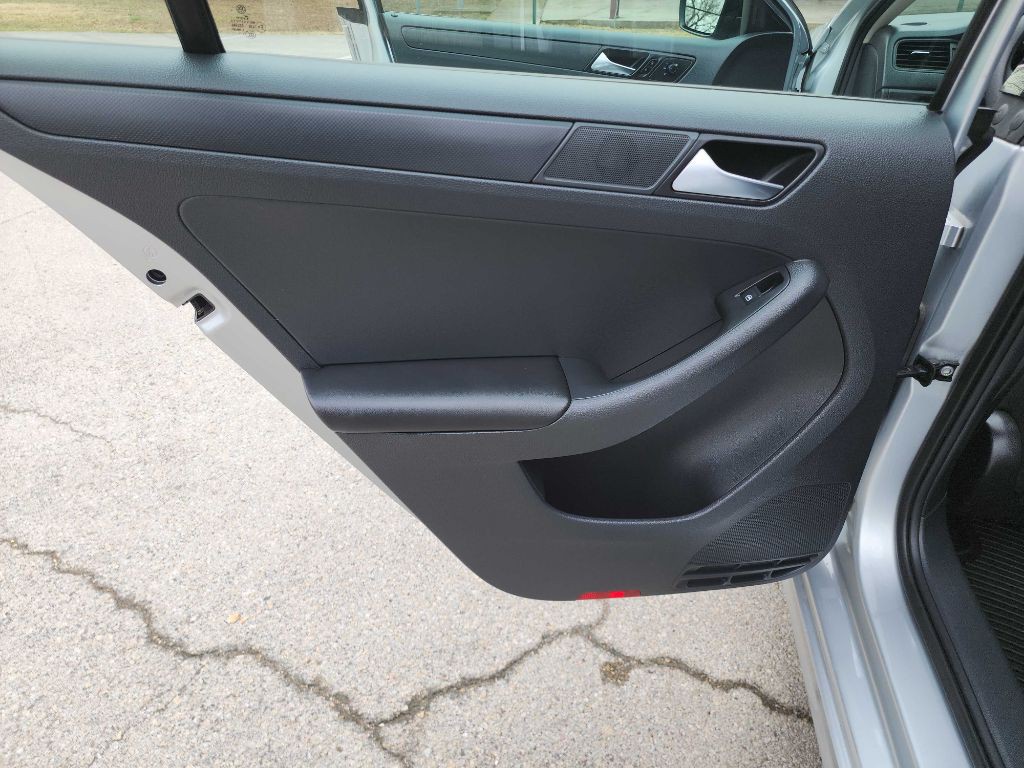 2015 Volkswagen Jetta Image 23