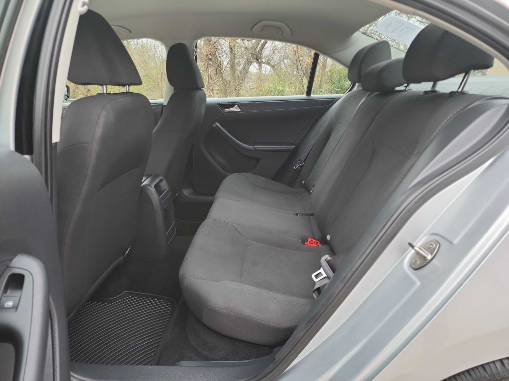 2015 Volkswagen Jetta Image 24