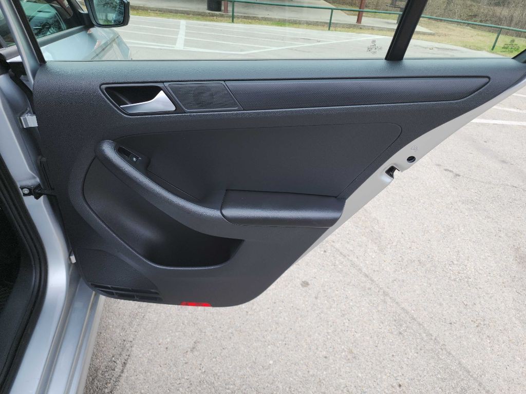 2015 Volkswagen Jetta Image 28