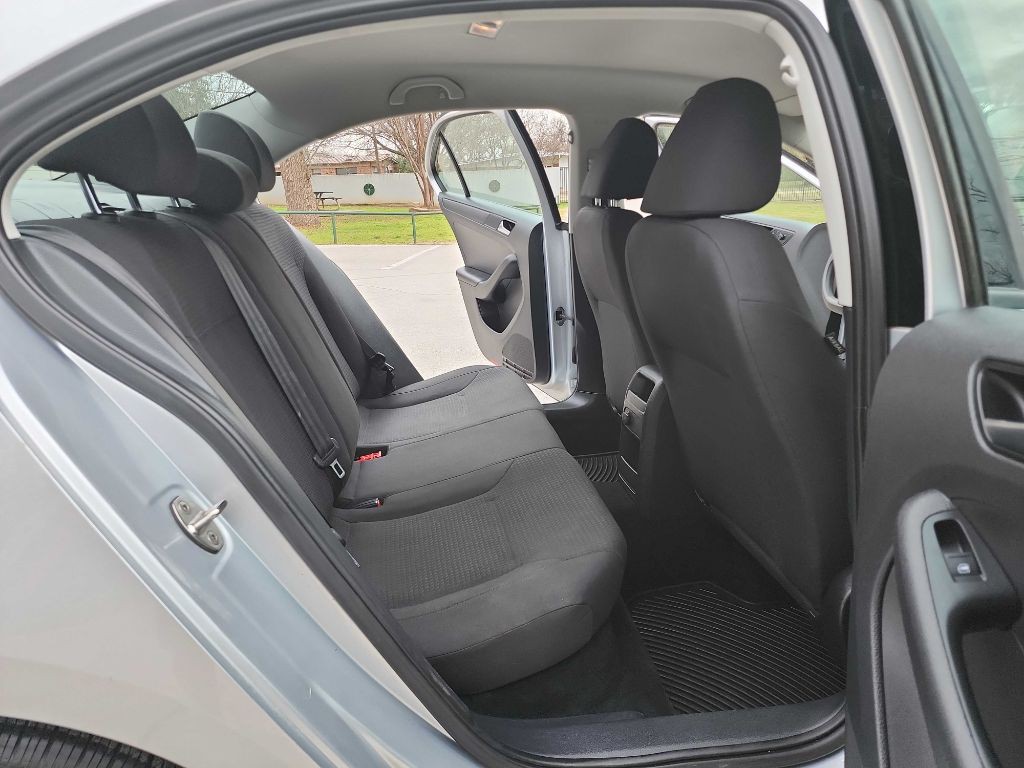 2015 Volkswagen Jetta Image 29