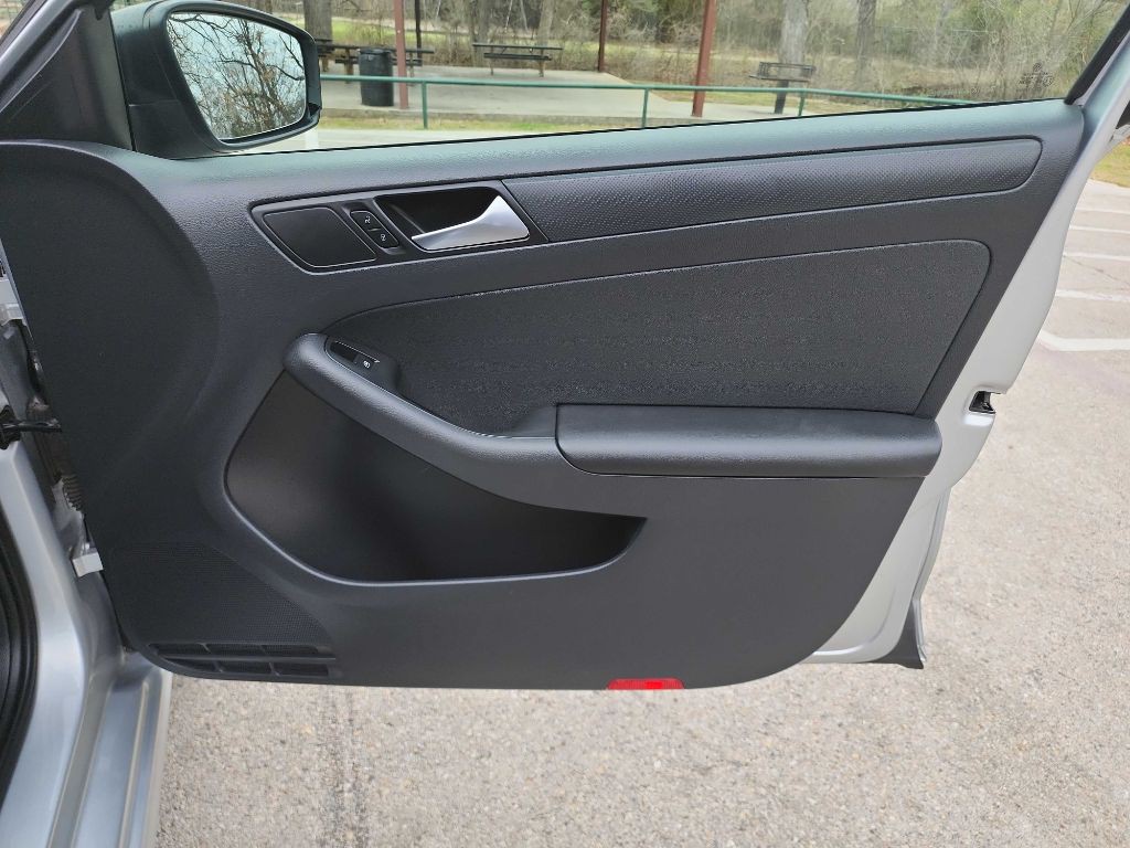 2015 Volkswagen Jetta Image 30