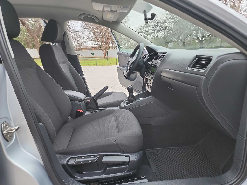 2015 Volkswagen Jetta Image 32
