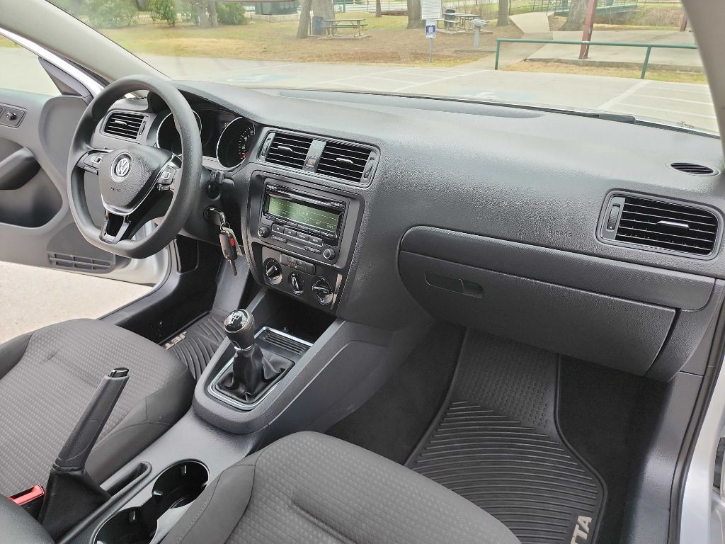 2015 Volkswagen Jetta Image 34