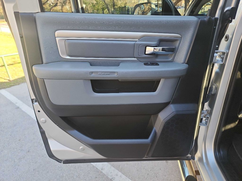 2014 RAM 2500 Image 34