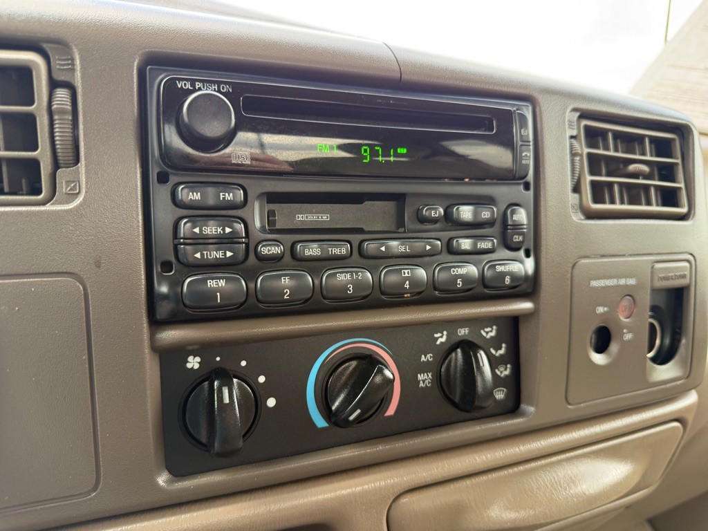 2001 Ford F-250 Image 24