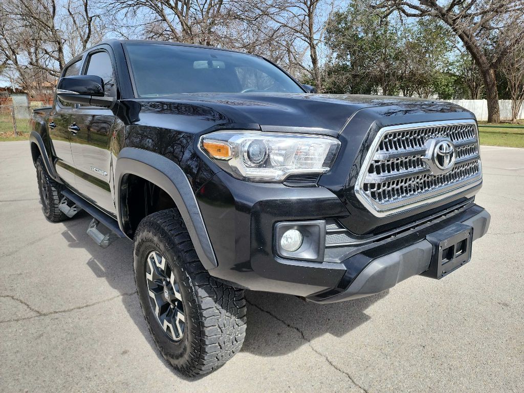 2017 Toyota Tacoma Image 1