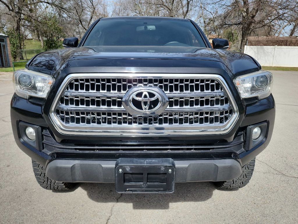 2017 Toyota Tacoma Image 2