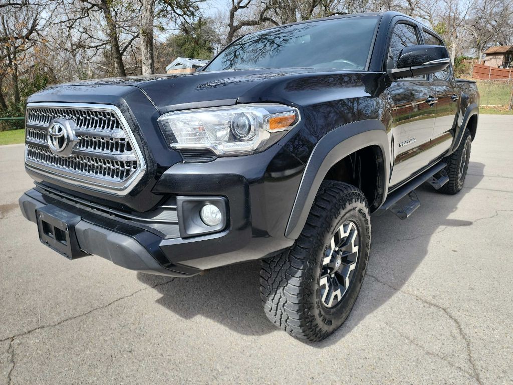 2017 Toyota Tacoma Image 3