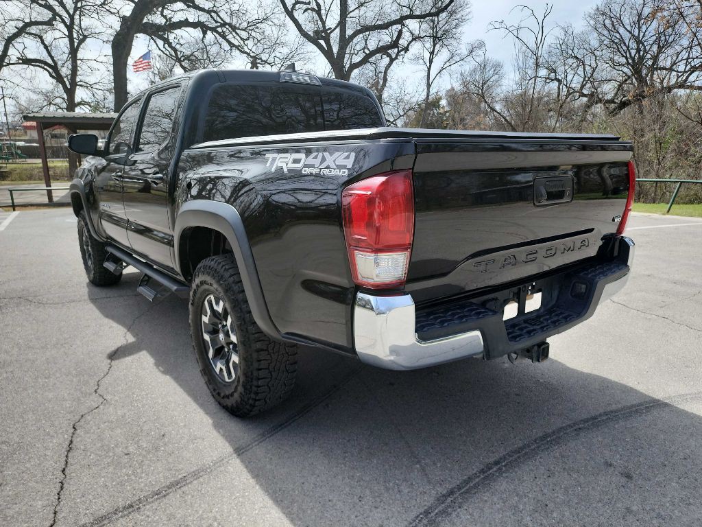 2017 Toyota Tacoma Image 4